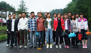 青峰網(wǎng)絡(luò)2011年全體員工洛陽老君山、追夢谷兩日游報(bào)道